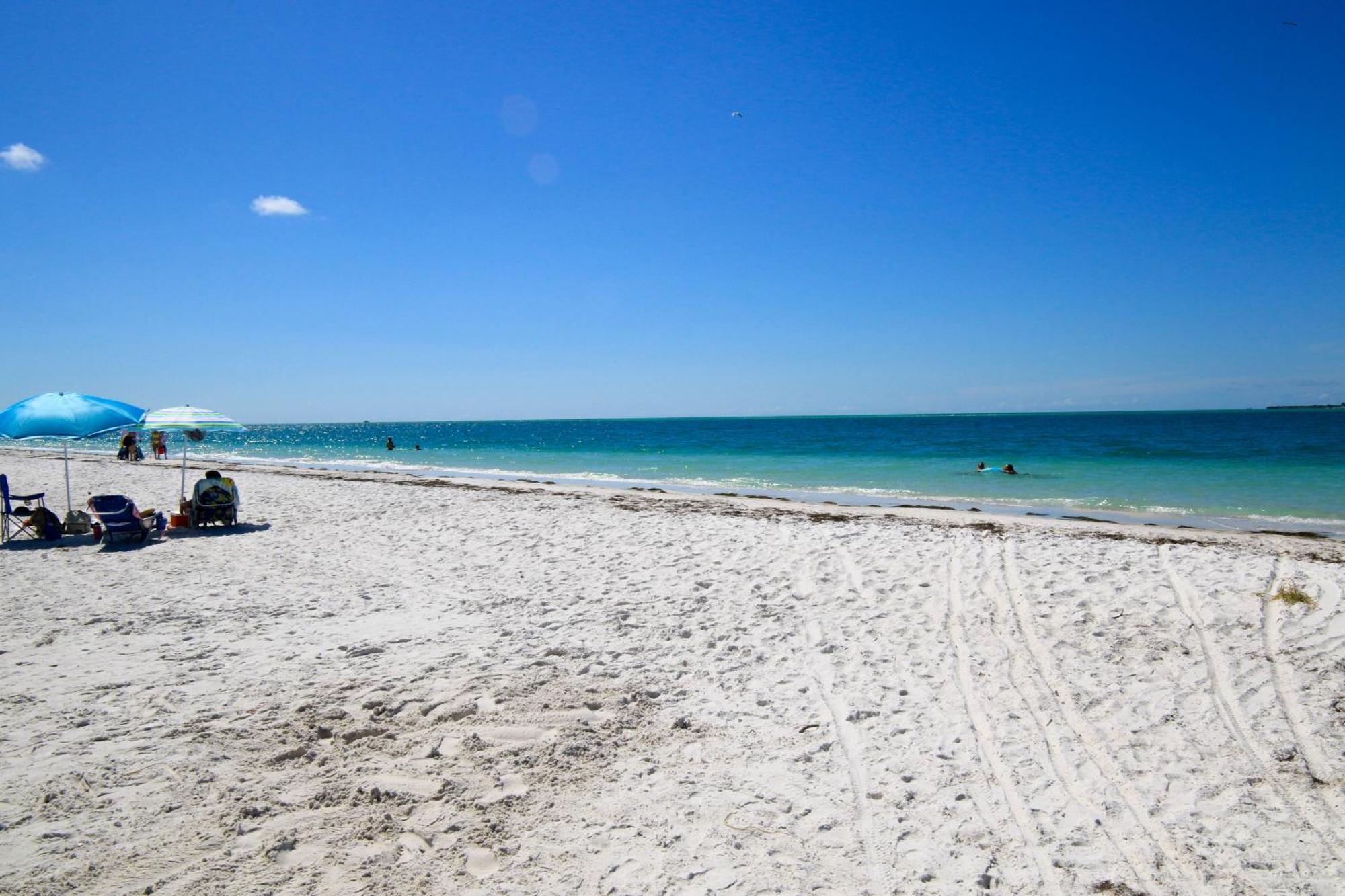 Anna Maria Island Runaway Tropical Dream-One Minute Walk To The Beach-Heated Pool Bradenton Beach Dış mekan fotoğraf