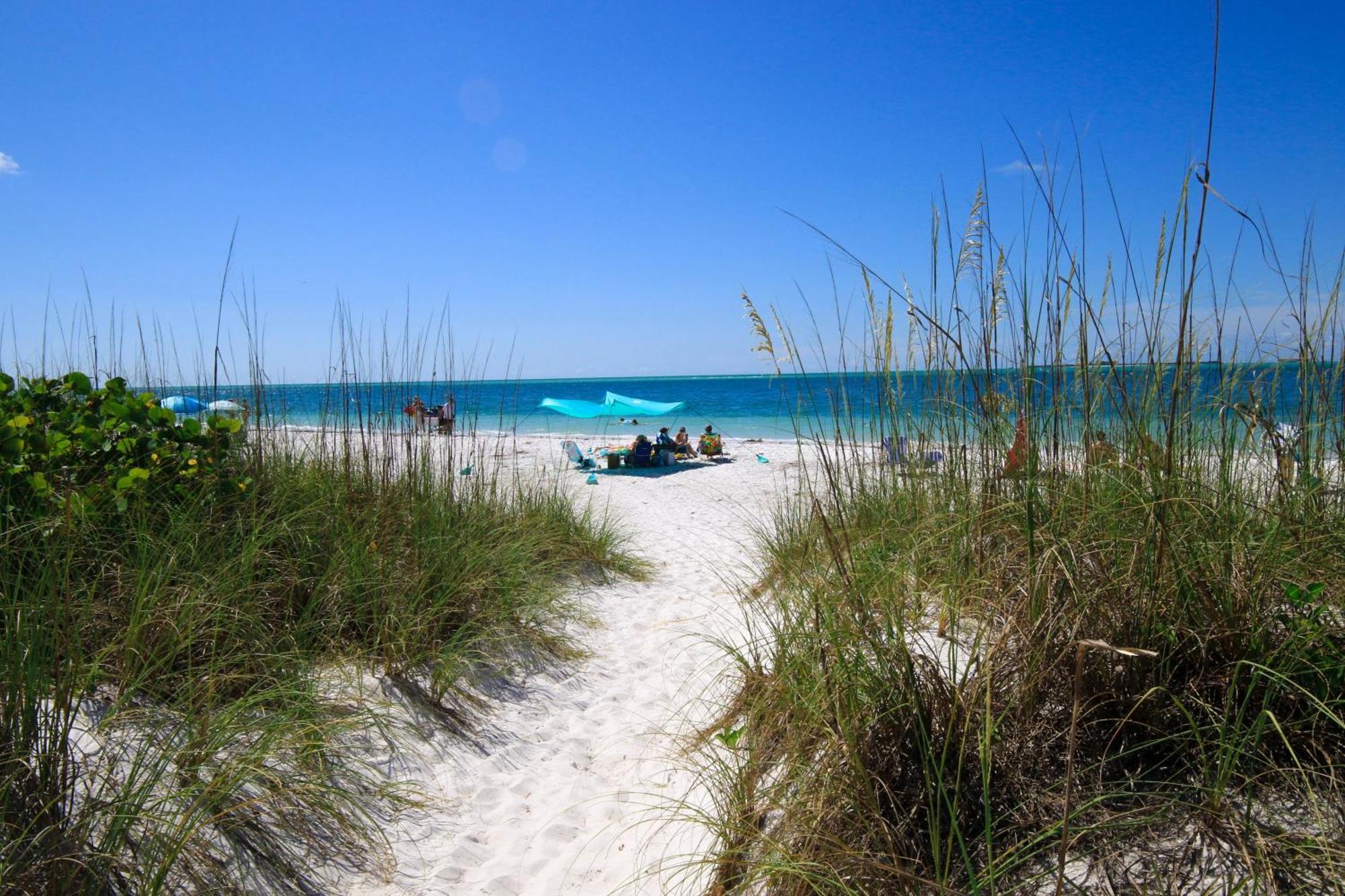 Anna Maria Island Runaway Tropical Dream-One Minute Walk To The Beach-Heated Pool Bradenton Beach Dış mekan fotoğraf