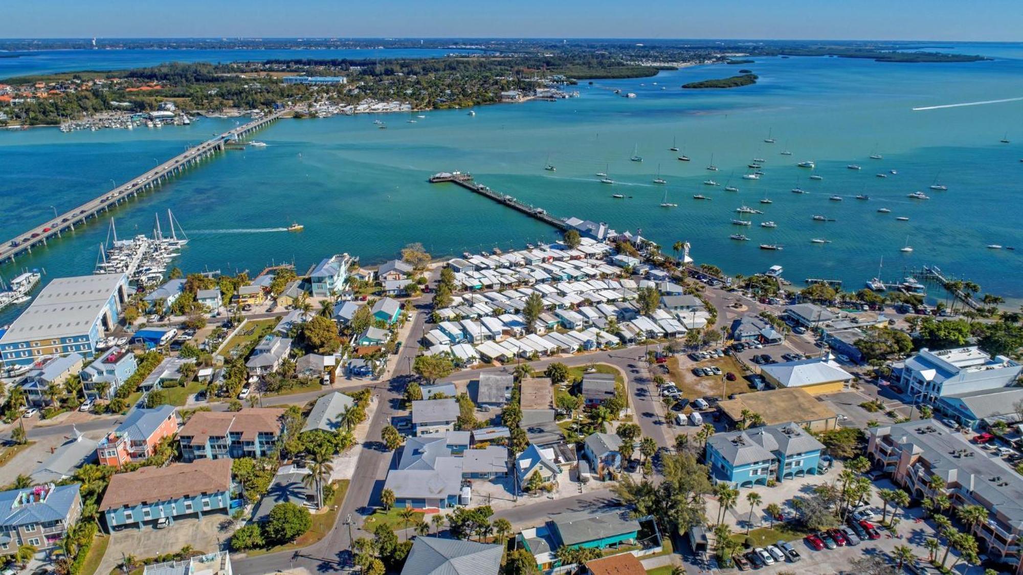 Anna Maria Island Runaway Tropical Dream-One Minute Walk To The Beach-Heated Pool Bradenton Beach Dış mekan fotoğraf
