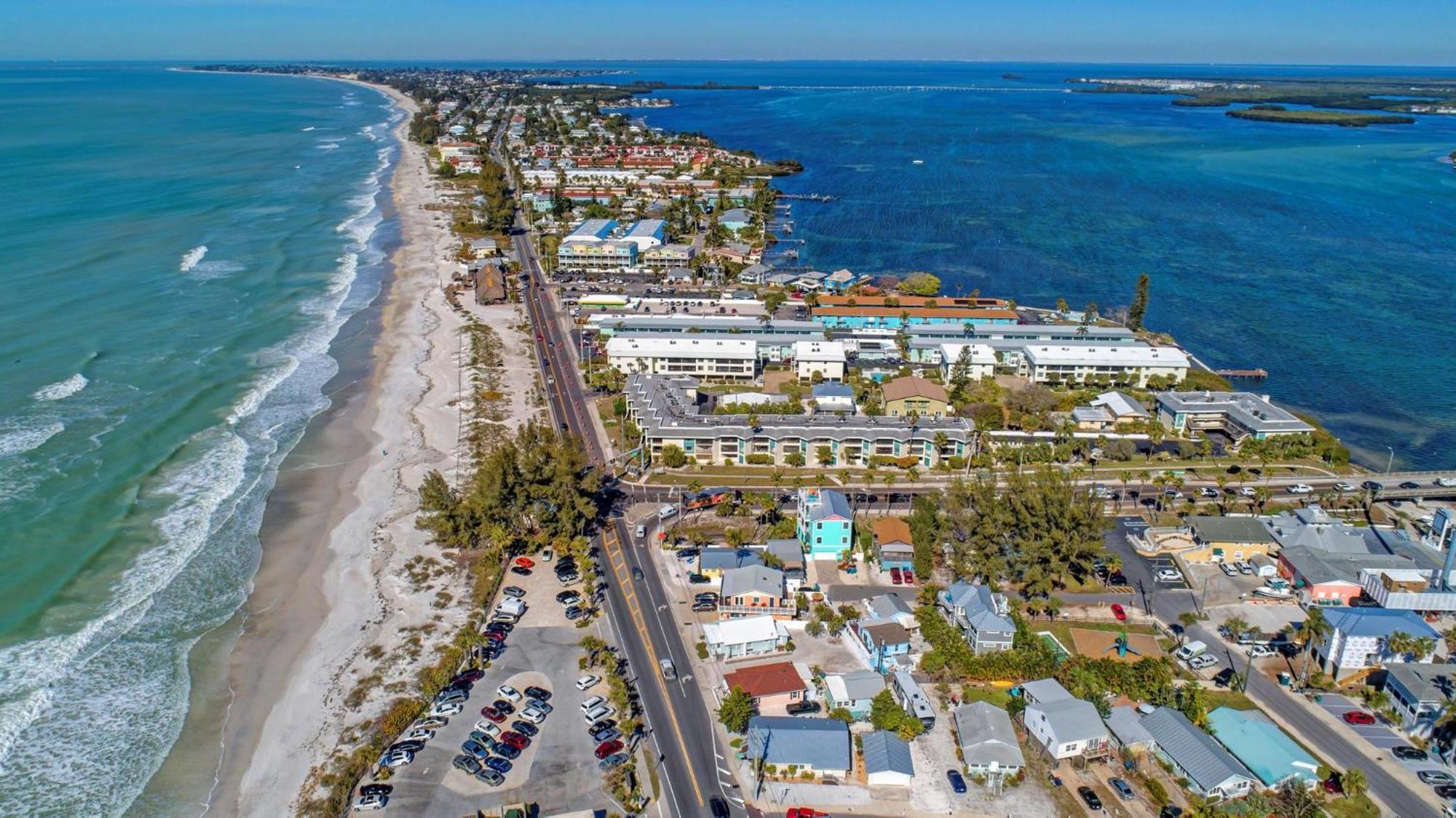 Anna Maria Island Runaway Tropical Dream-One Minute Walk To The Beach-Heated Pool Bradenton Beach Dış mekan fotoğraf