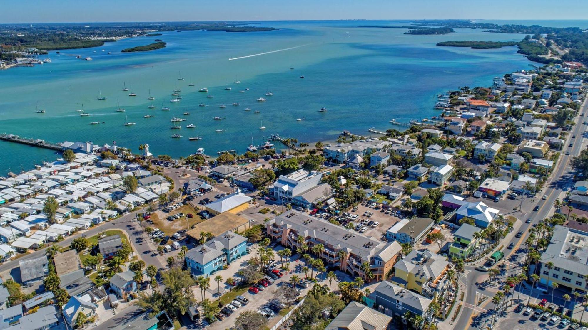 Anna Maria Island Runaway Tropical Dream-One Minute Walk To The Beach-Heated Pool Bradenton Beach Dış mekan fotoğraf