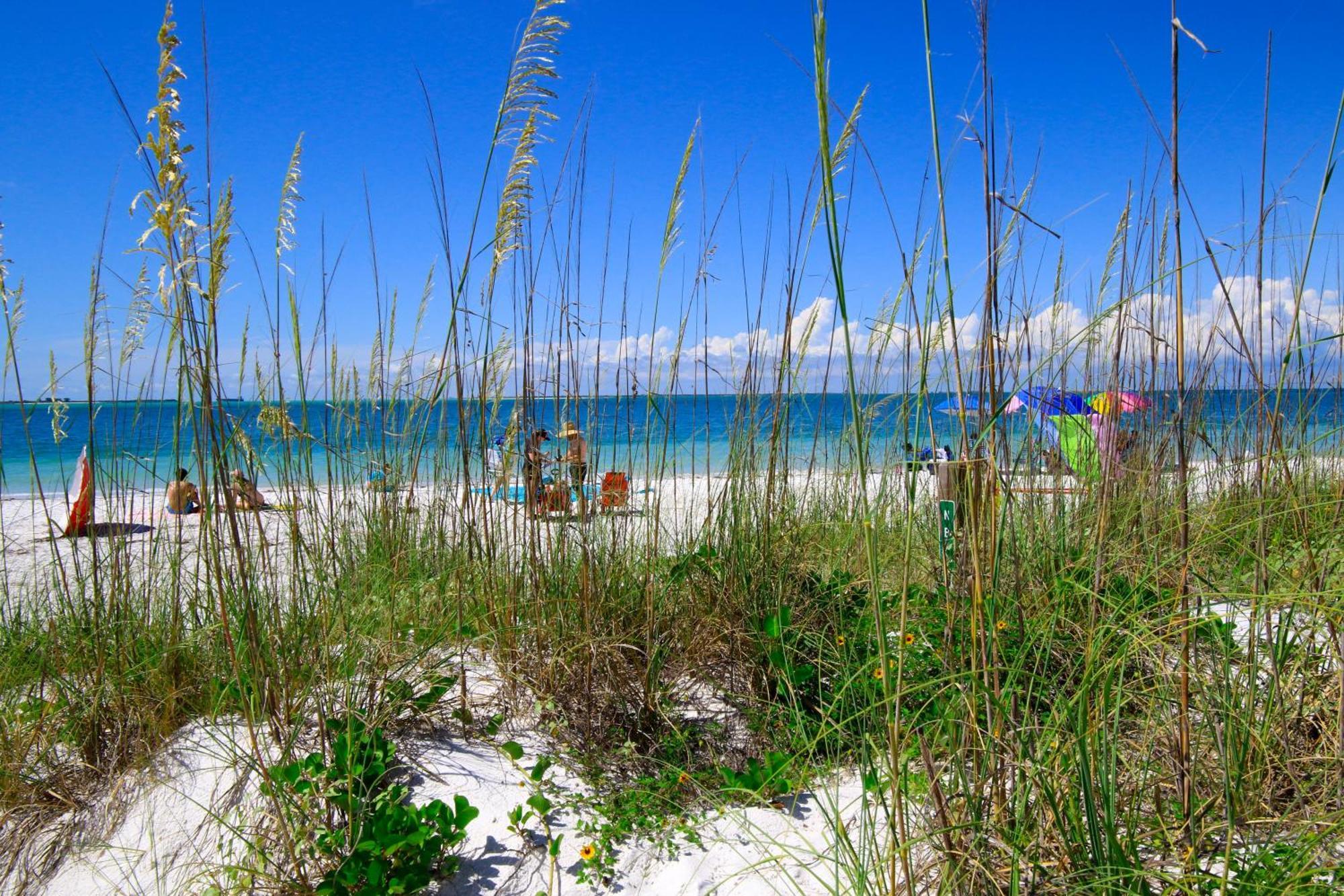 Anna Maria Island Runaway Tropical Dream-One Minute Walk To The Beach-Heated Pool Bradenton Beach Dış mekan fotoğraf