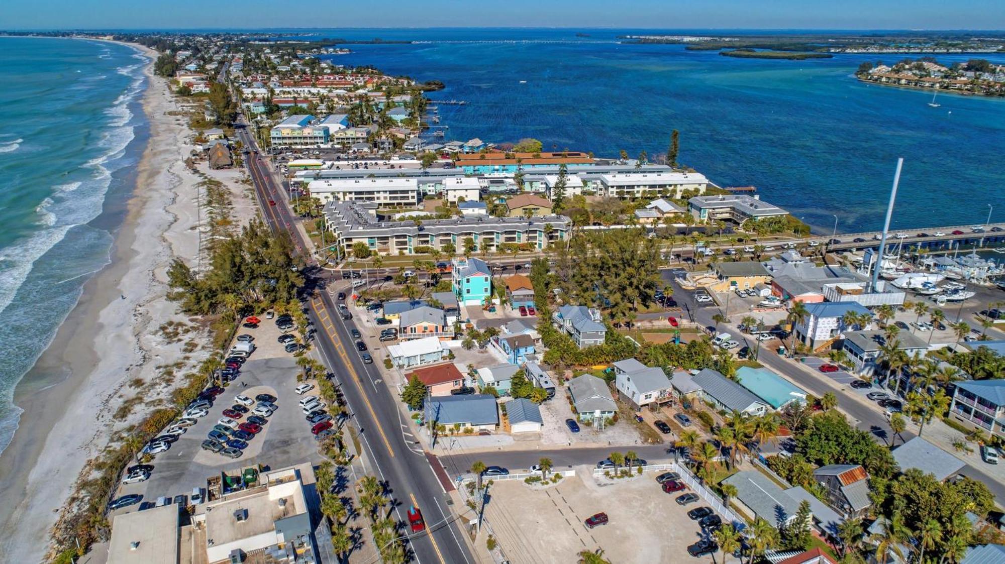 Anna Maria Island Runaway Tropical Dream-One Minute Walk To The Beach-Heated Pool Bradenton Beach Dış mekan fotoğraf