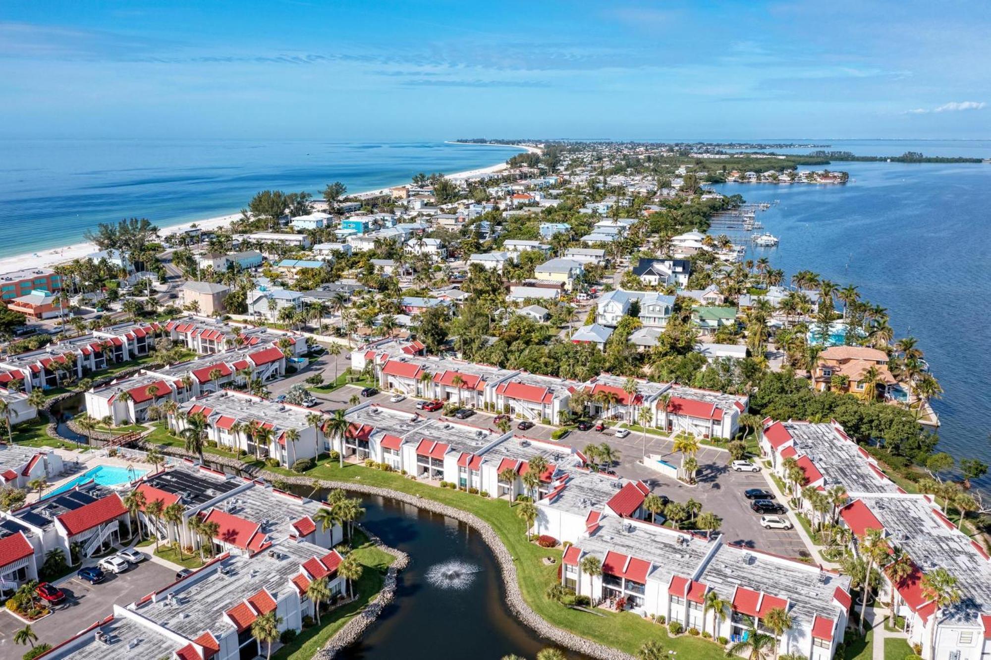 Anna Maria Island Runaway Tropical Dream-One Minute Walk To The Beach-Heated Pool Bradenton Beach Dış mekan fotoğraf