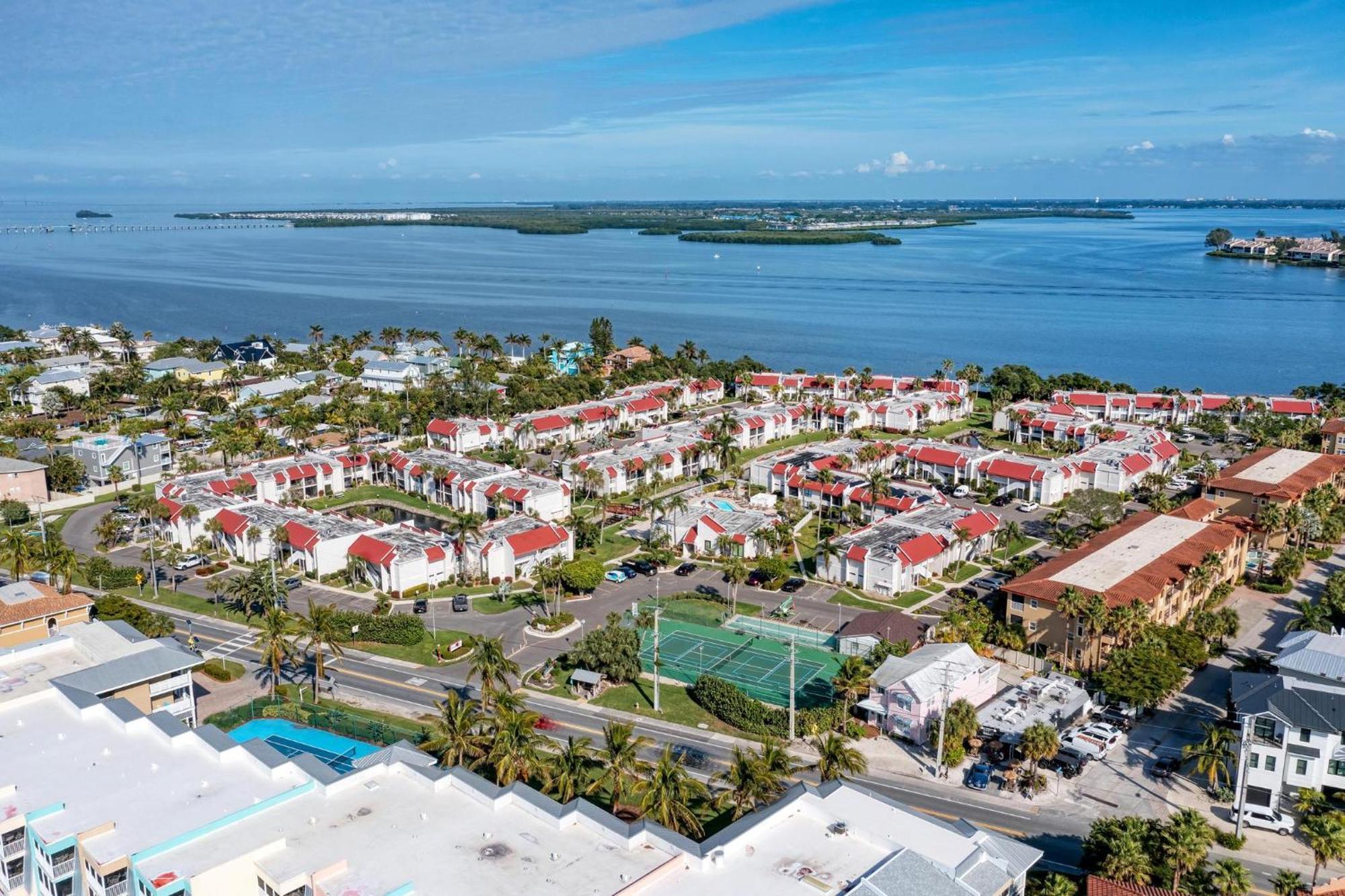 Anna Maria Island Runaway Tropical Dream-One Minute Walk To The Beach-Heated Pool Bradenton Beach Dış mekan fotoğraf